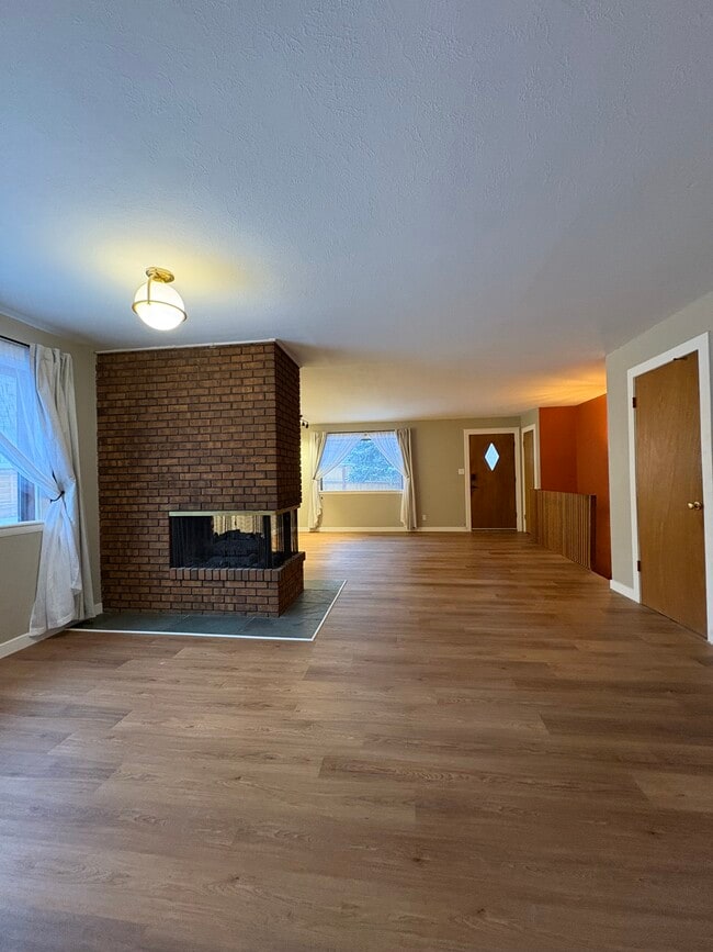 Building Photo - 18 Mount Washington Dr