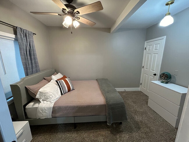 Photo - 619 Charles Ave SE