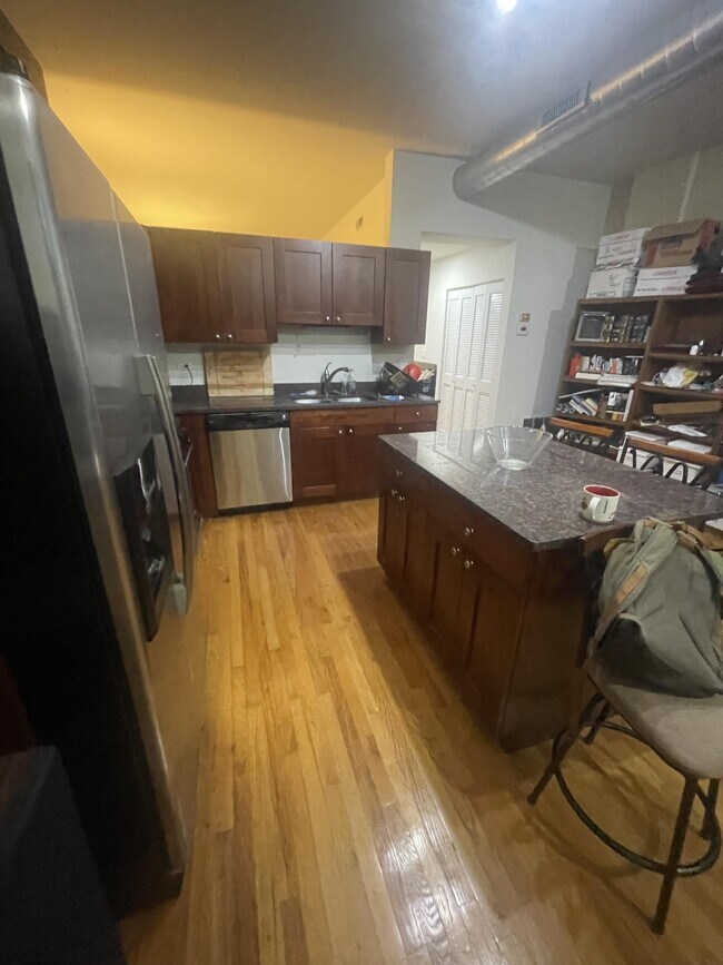 Photo - 837 S Western Ave