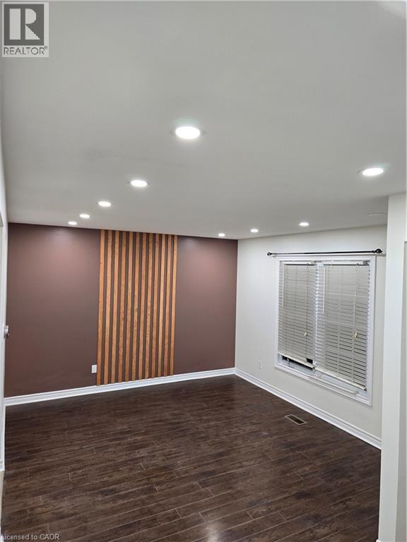 Photo - 446 Springbank Ave