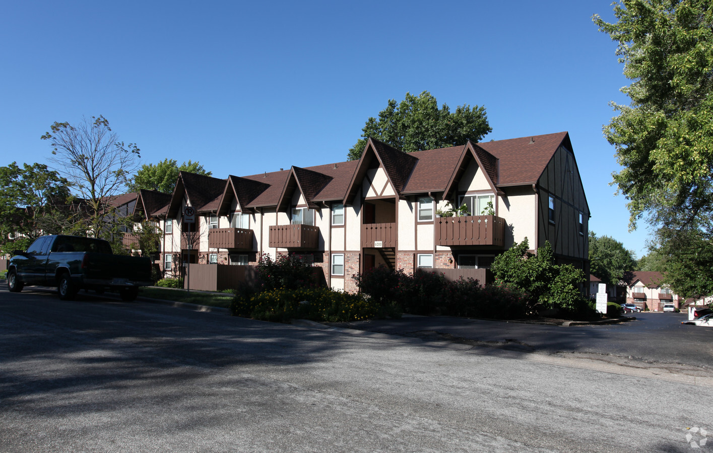 Photo - London Park Apartments