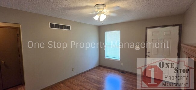 Photo - 3 Bedroom 2 Bathroom Duplex with 1 car garage in KCMO