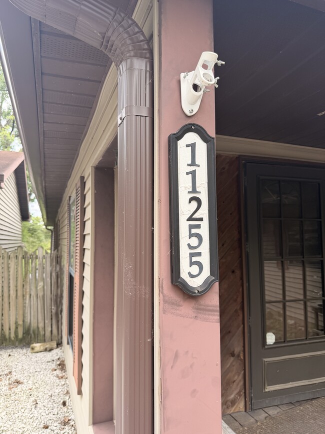 Building Photo - 11255 S Cottonwood St