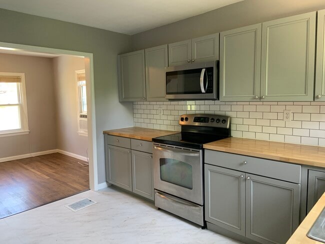 Built in microwave - 2050 New Linden Rd