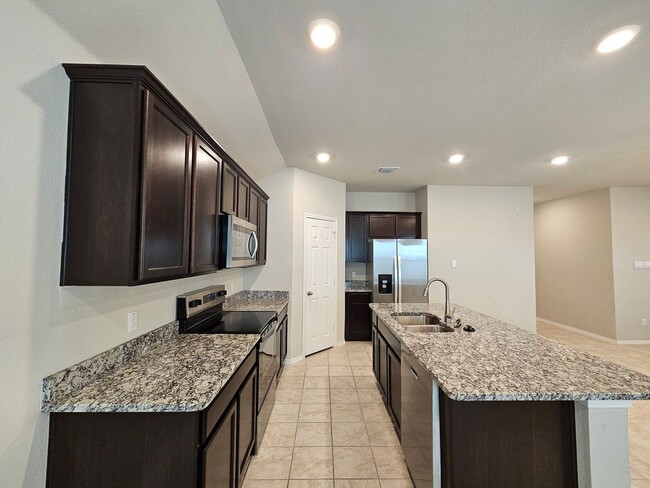 1305 Lindsey Dr