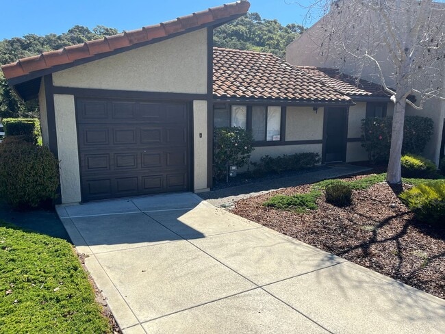 Photo - 1003 Meadow Way