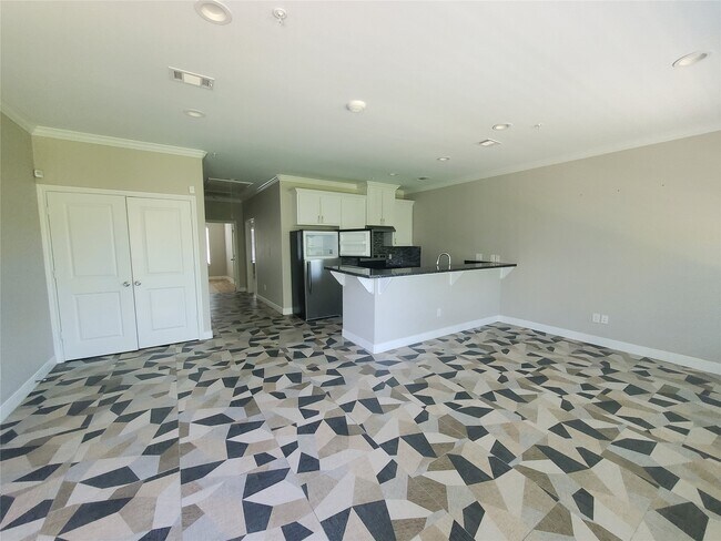 Photo - 501 E Davis St Unit 2