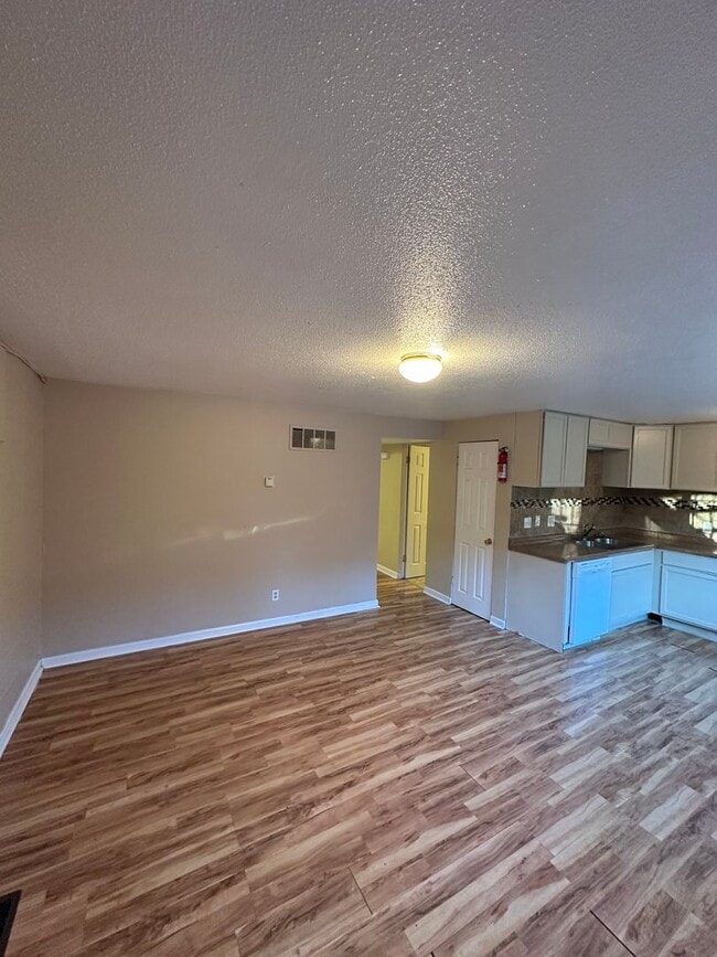 Photo - KM1517 Unit 8