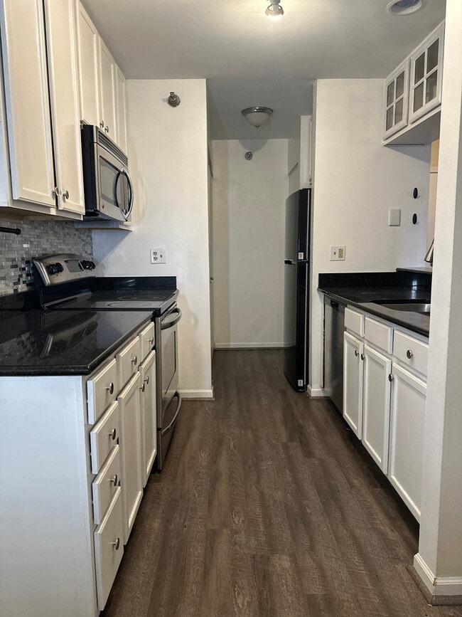 Photo - 214 Glengarry Dr Unit 201