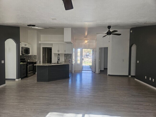 23089 Pahute Rd