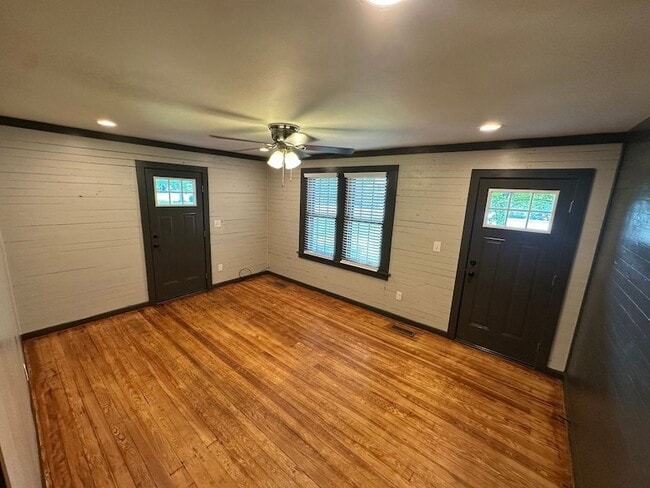 Photo - 408 Spence Ln