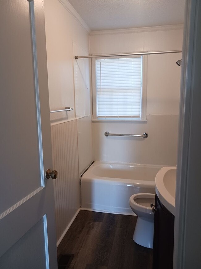 Photo - North Columbus 2bedroom home available to rent!