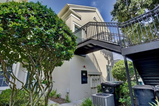 Charming 1/1 Spacious Condo Located in the Desirable Baldwin Park - Orlando!