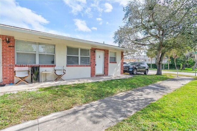 Building Photo - 856 SW 10th St Unit 1
