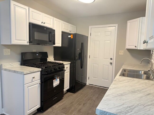 Photo - Newly Renovated 3 Bedroom / 1 Bath Ranch w...