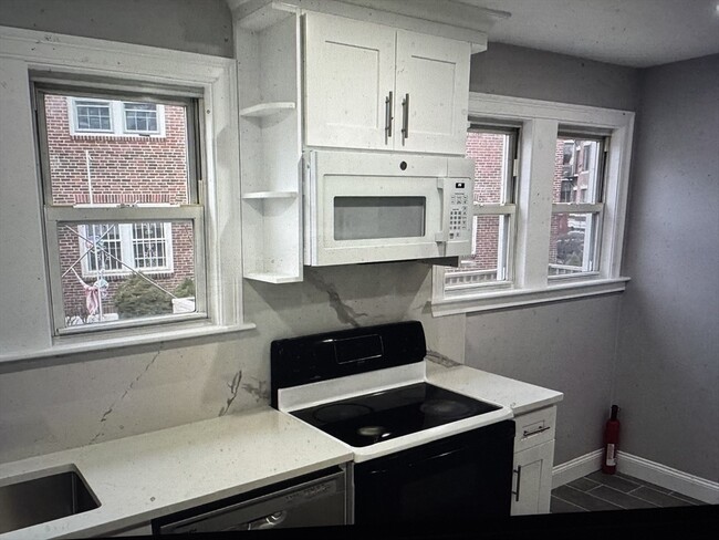 Building Photo - 115 Lanark Rd Unit 2 Rental