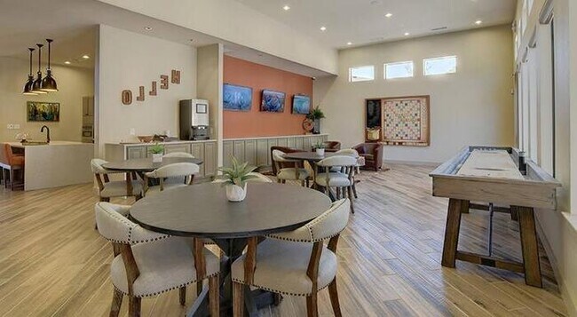 Photo - 27595 I-10 Unidad b3