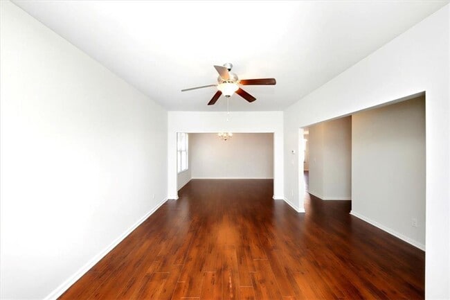 Photo - 541 Tulip Ln