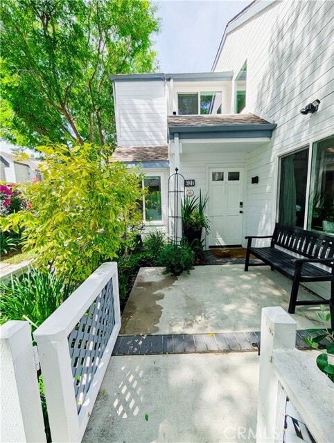 Building Photo - 631 Springbrook N