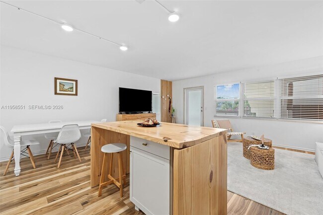 Photo - 2130 Cambridge F Unit 2130