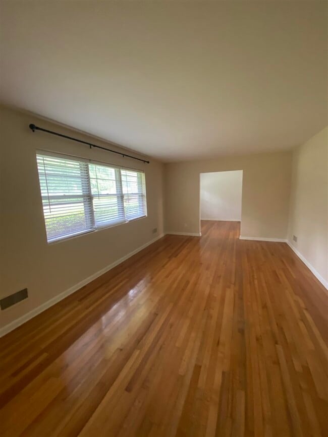 Photo - 1006 Ivanhoe Rd