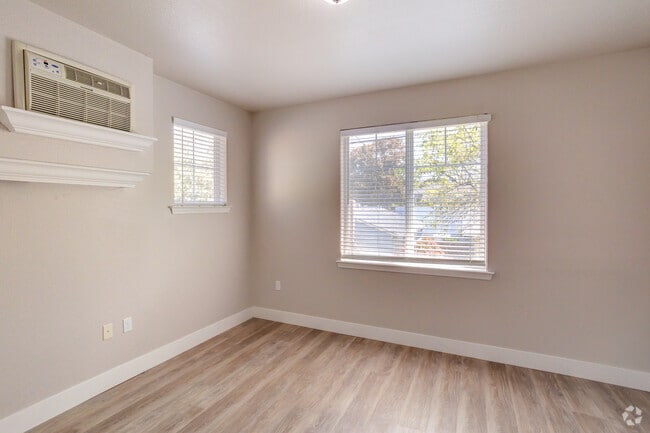 2BR, 2BA - 1,100SF - Bedroom