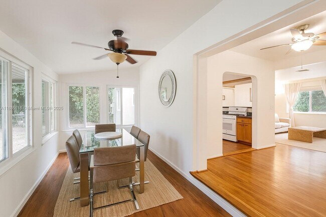 Photo - 1055 NE 121st St