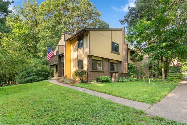 Photo - "Luxurious Reston Retreat: Spacious 2400 S...