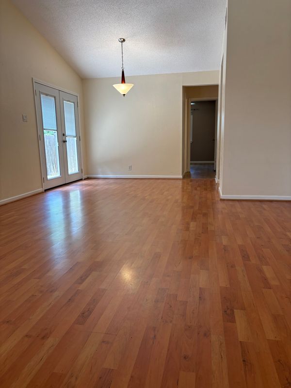 Photo - 703 Meadow Gate