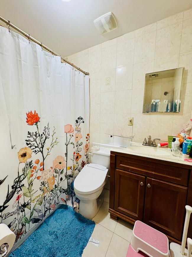 Photo - 36-36-3166 166th St Unidad 2