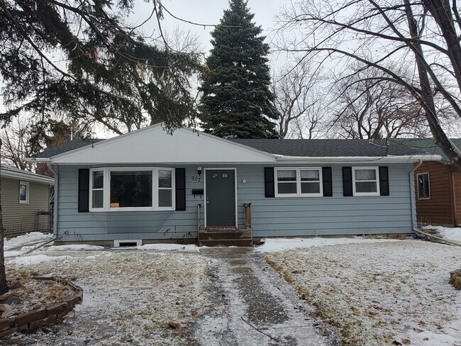 Photo - 907 N 26th St House