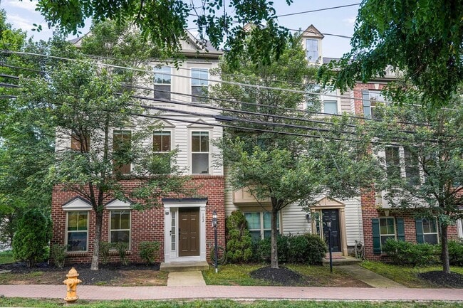 Photo - 102 Vista Knoll Dr Townhome