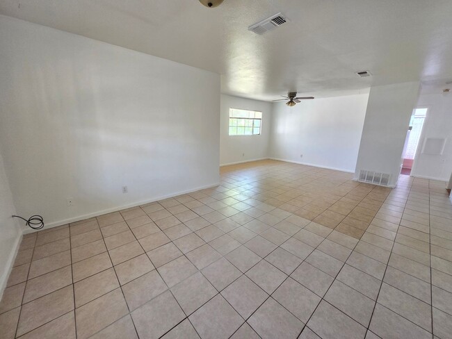 Photo - 1219 W Summit St