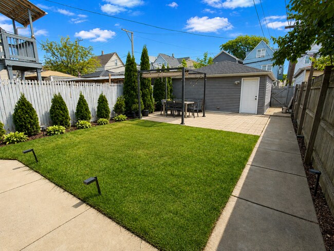 1937 N Hamlin Ave Unit 1
