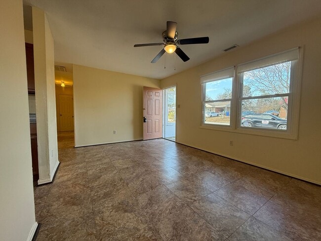 Photo - 923 Fiske Dr