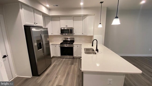 2528 VERONA Pl