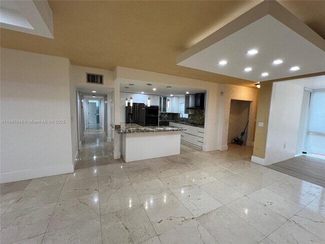 Photo - 840 NE 199th St