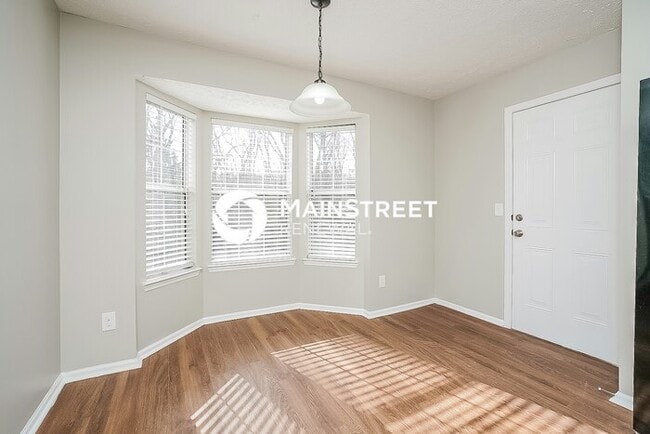 Photo - 3 Bedroom Pet-Friendly Home in Nashville, TN with Main Street Renewal