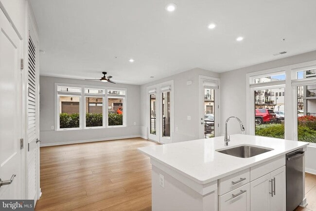 Building Photo - 1675 Bandit Loop Unit 107B