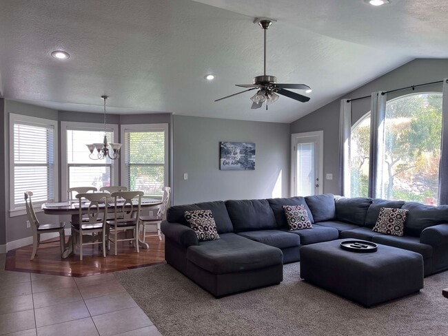 Photo - 639 S Appaloosa Cir