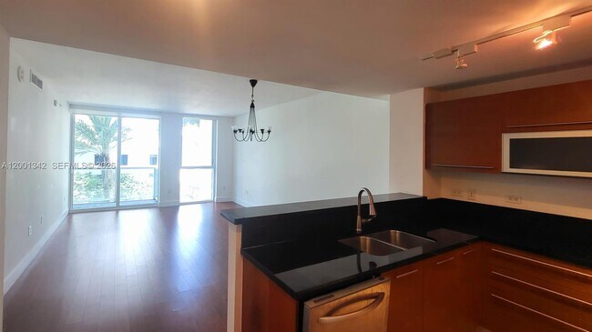 Photo - 253 NE 2nd St Unidad 1004