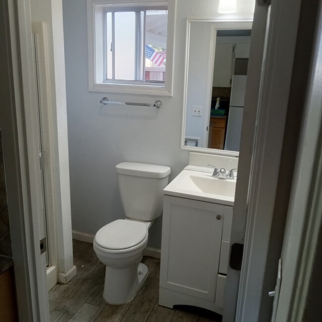 BATH - 5821 Chesbro Ave