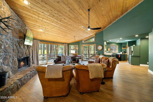 Photo - 2145 William Palmer