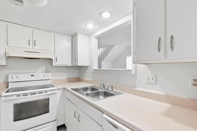 Photo - 1714 Wynndowne Trail