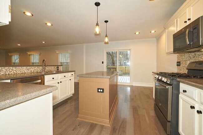 Photo - 4 BR with Great Floorplan in Carmel Schools! House