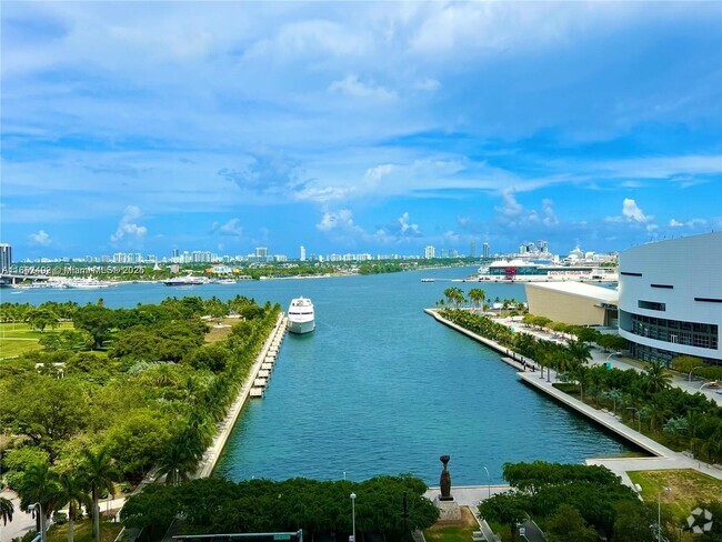 Building Photo - 888 Biscayne Blvd Unit 1512 Rental