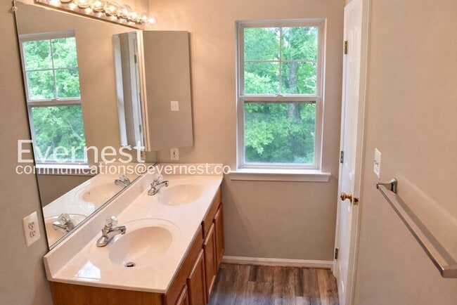 Photo - 3 Bed, 2.5 Bath Townhome with Modern Amenities / Available Soon!
