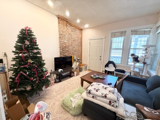 Building Photo - 24 S Huntington Ave Unit 1