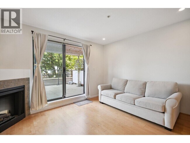 Photo - 997 W 22nd Ave Unité 305