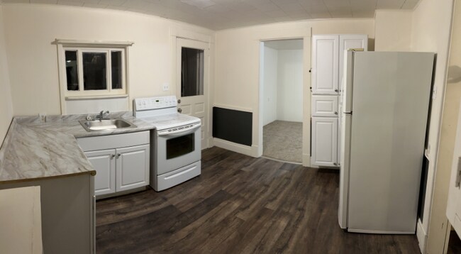 Photo - 257 Thompson Ave Unidad 2